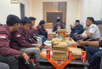 BEM Universitas Wiraraja saat audiensi dengan DPRD Sumenep menyampaikan mosi tidak percaya (Foto:DetakIndo).