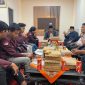 BEM Universitas Wiraraja saat audiensi dengan DPRD Sumenep menyampaikan mosi tidak percaya (Foto:DetakIndo).