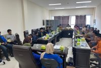 Suasana audiensi Aliansi BEM se-Kabupaten Sumenep bersama DPRD dan sejumlah OPD membahas polemik data bansos. DetakIndo.com 