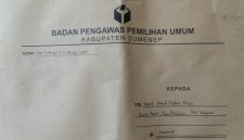 Firdaus menyoroti surat keterangan Bawaslu yang dianggap janggal dan berencana mengajukan audiensi. Foto/Andi.