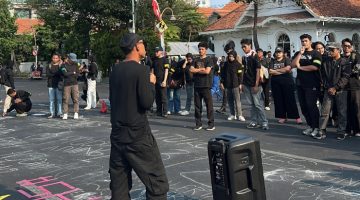 Dokumentasi Aksi simbolik BEM SI Kerakyatan Jawa Timur (For: DetakIndo.com)
