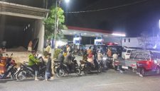 Dokumentasi Antrian Panjang di SPBU Ganding (For:DetakIndo.com)