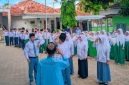 Kegiatan upacara bendera di Yayasan Nurul Hajar, Desa Banraas, Kecamatan Dungkek, Kabupaten Sumenep ( DetakIndo.com).