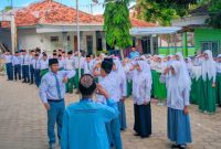 Kegiatan upacara bendera di Yayasan Nurul Hajar, Desa Banraas, Kecamatan Dungkek, Kabupaten Sumenep ( DetakIndo.com).