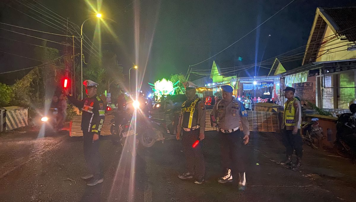 Personel satlantas polsek kota, dalam penertiban lalulintas (DetakIndo.com).