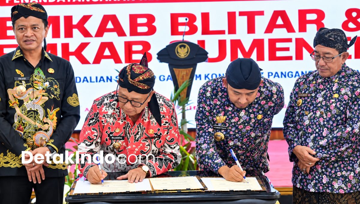 Penandatanganan Memorandum of Understanding (MoU) atau kesepakatan bersama, Pemerintah Kabupaten (Pemkab) Sumenep dengan Pemerintah Kabupaten Blitar di Pendopo Agung Sumenep (DetakIndo.com).