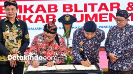 Penandatanganan Memorandum of Understanding (MoU) atau kesepakatan bersama, Pemerintah Kabupaten (Pemkab) Sumenep dengan Pemerintah Kabupaten Blitar di Pendopo Agung Sumenep (DetakIndo.com).