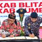 Penandatanganan Memorandum of Understanding (MoU) atau kesepakatan bersama, Pemerintah Kabupaten (Pemkab) Sumenep dengan Pemerintah Kabupaten Blitar di Pendopo Agung Sumenep (DetakIndo.com).
