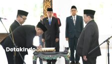 Wabup Sumenep KH. Imam Hasyim saat menghadiri pelantikan pejabat di Pendopo Agung Keraton Sumenep (Detakindo.com).