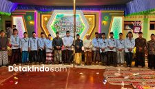 Dokumentasi kirab obor dalam rangka memperingati Maulid Nabi Muhammad SAW sekaligus penutupan KKN Universitas Annuqayah Posko 48 di Desa Banraas, Pulau Giliyang, Sumenep (Detakindo.com).