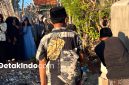 Pembuatan tempat pembakaran sampah di lingkungan Yayasan Nurul Hajar, Desa Banraas (Detakindo.com).