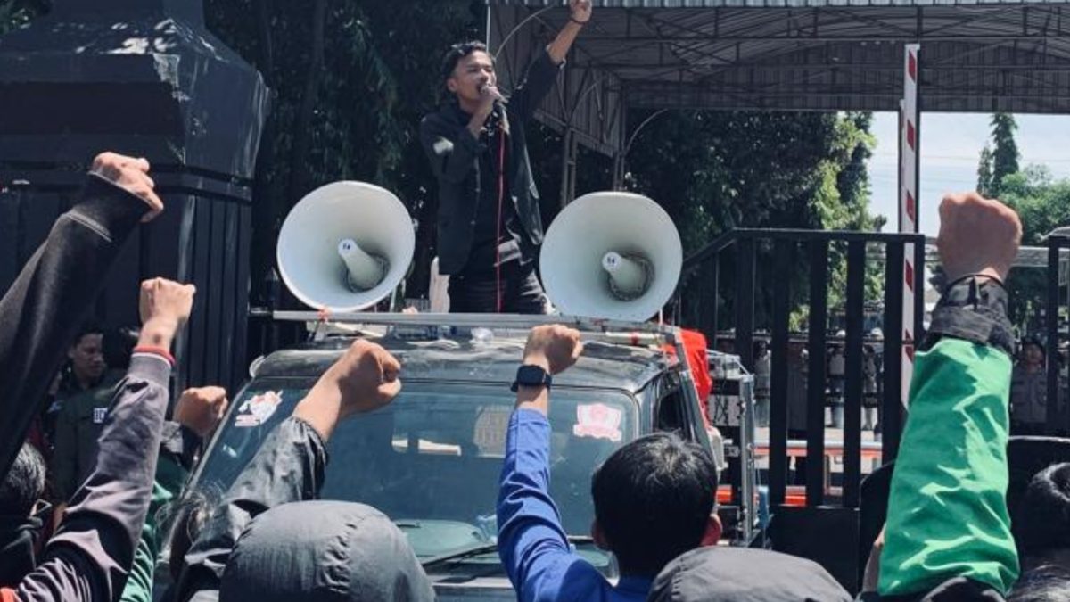Aksi mahasiswa di Universitas Islam Negeri Sunan Ampel (UINSA) Surabaya kembali memanas Senin (21/9/2026) (Detakindo.com).
