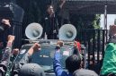 Aksi mahasiswa di Universitas Islam Negeri Sunan Ampel (UINSA) Surabaya kembali memanas Senin (21/9/2026) (Detakindo.com).