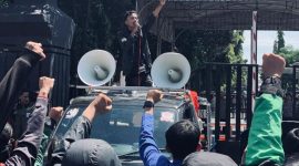 Aksi mahasiswa di Universitas Islam Negeri Sunan Ampel (UINSA) Surabaya kembali memanas Senin (21/9/2026) (Detakindo.com).