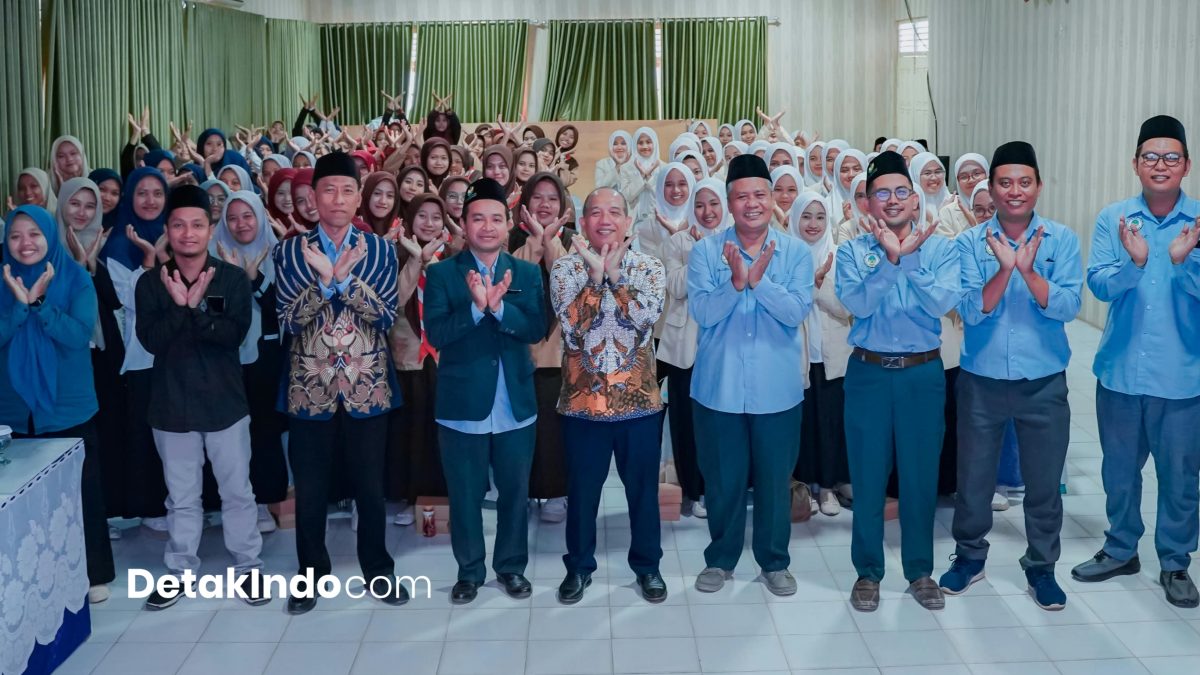 Seminar Nasional “Kepemimpinan Pemuda dan Perubahan Iklim” Universitas Annuqayah (UA) menghadirkan Dr. Suparto, Tenaga Ahli Wakil Menteri Pendidikan Tinggi, Sains, dan Teknologi, sebagai pemateri, Ahad 27/9/2026 (Detakindo.com).