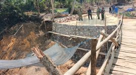 Dokumentasi Pembangunan Jembatan Belimbing (DeatakIndo.com).